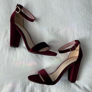 Bamboo Rampage Ankle Strap Block Heel Sandals Burgundy Velvet US 7.5